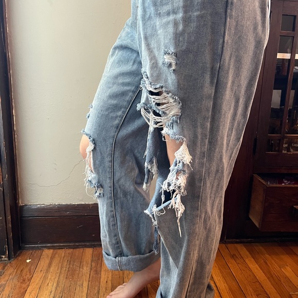 Pretty Little Thing Light Wash Ripped Jeans size 10 - Picture 3 of 3